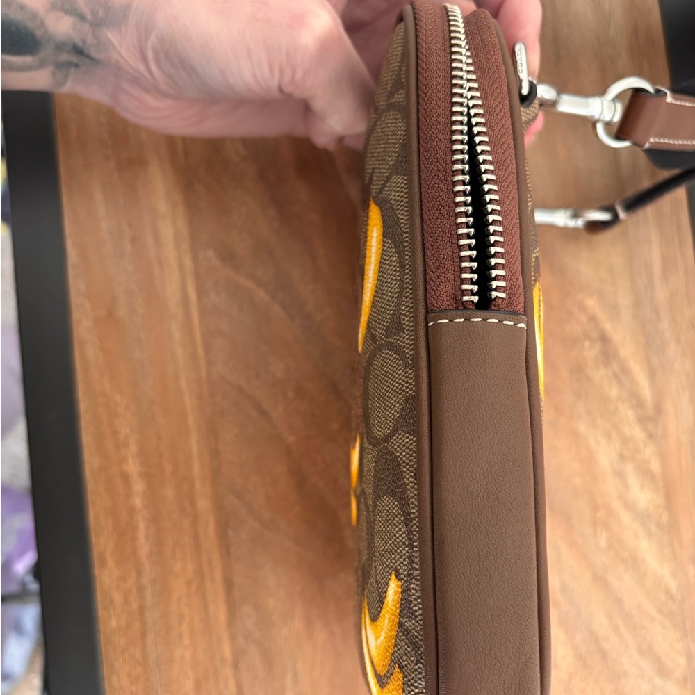 Coach Banana Aden crossbody - Picture 2 of 9